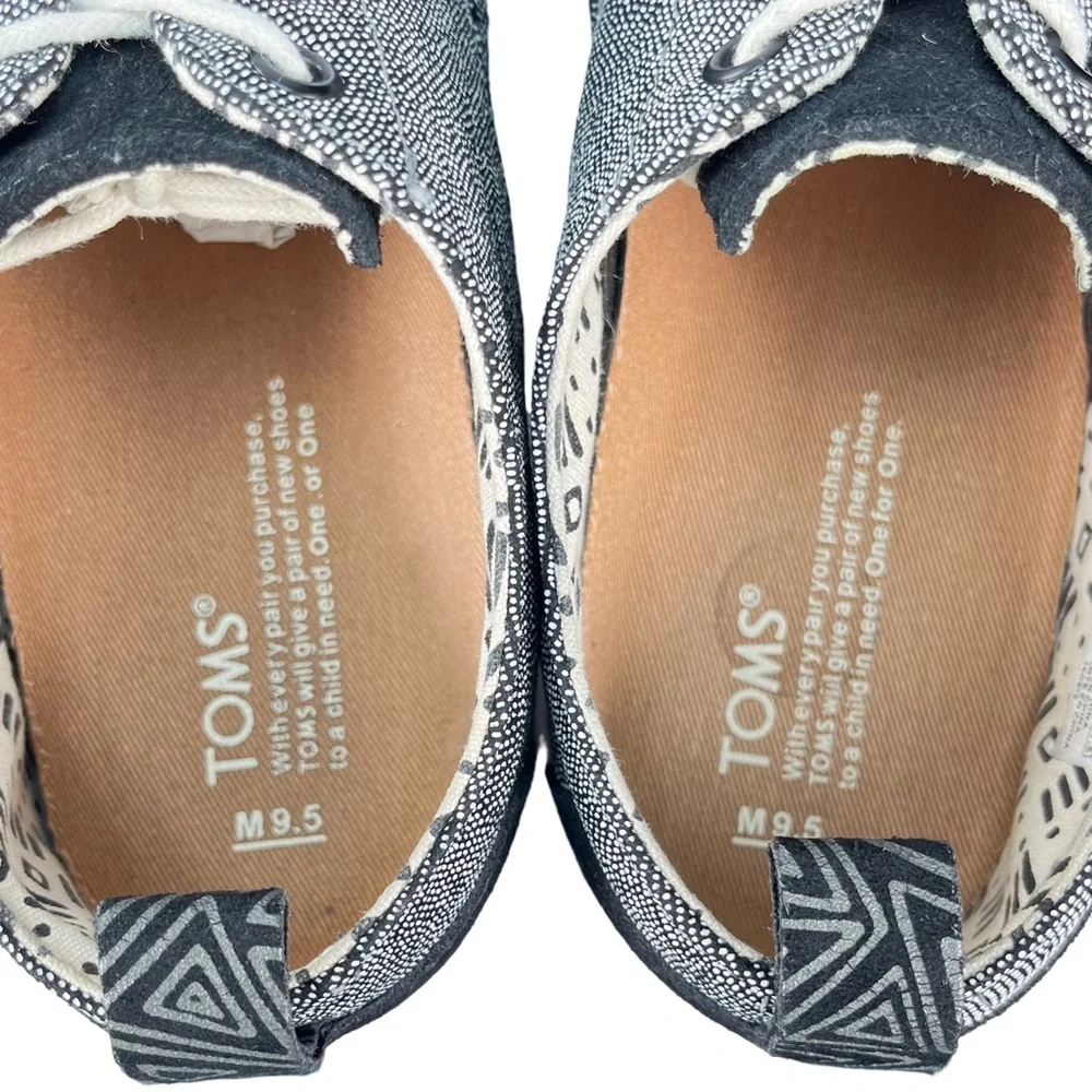 TOMS Men’s 9.5 Brogue‎ V White Caviar Leather Oxford Vibram Sole Shoes